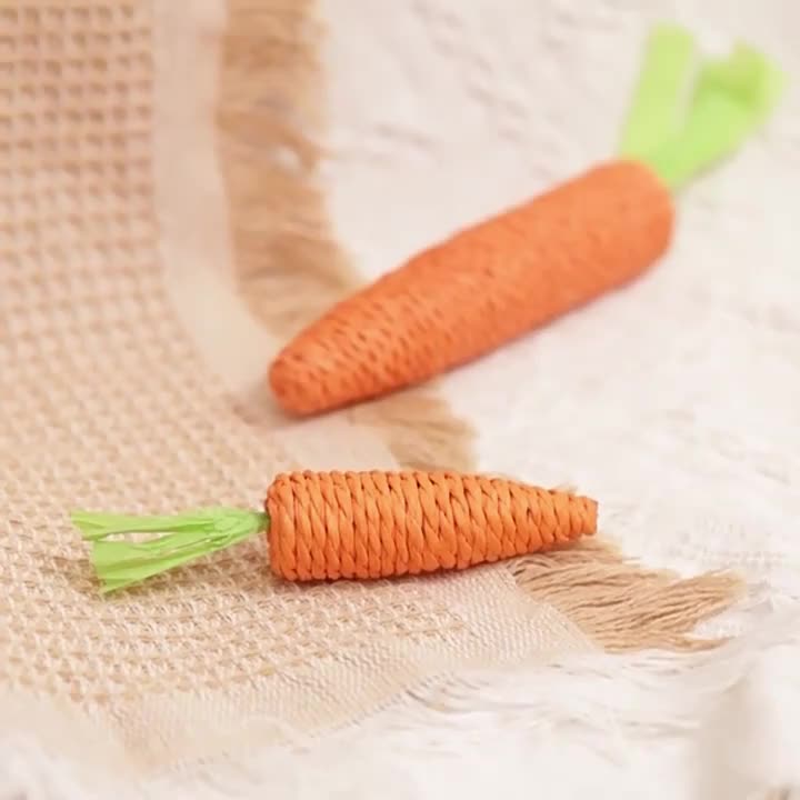 2pcs Set: Squeaking Sisal Ball and Chewable Carrot Cat Teaser Toys